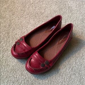 Bare Traps Women's Red Katarina Flats